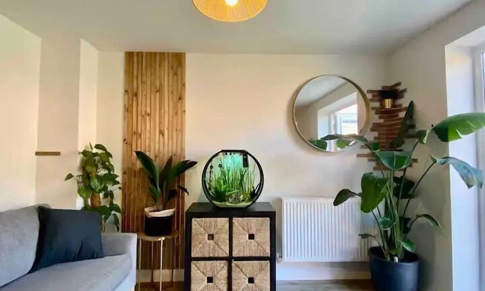 Peterborough House | 3 bedroom house - Hampton Water