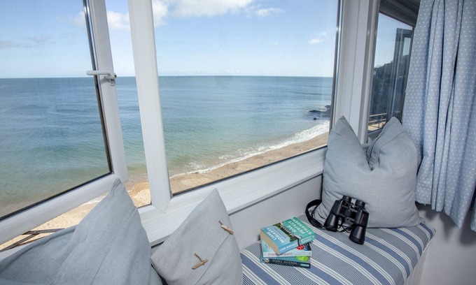 Torcross Apartment | 3 Bayview - a house that sleeps 6 guests in 3 bedrooms