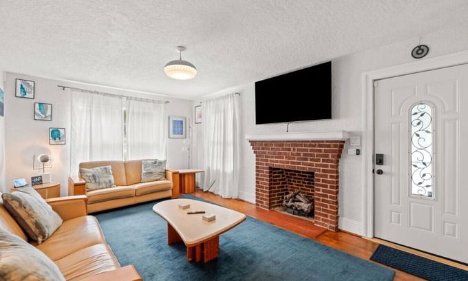 High Point Apartment | 3 Bdrm Home Less Than 1 mile from High Point University.