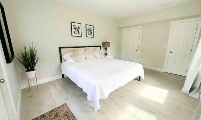 Fleming Apartment | 3 Bdrm Modern Unit