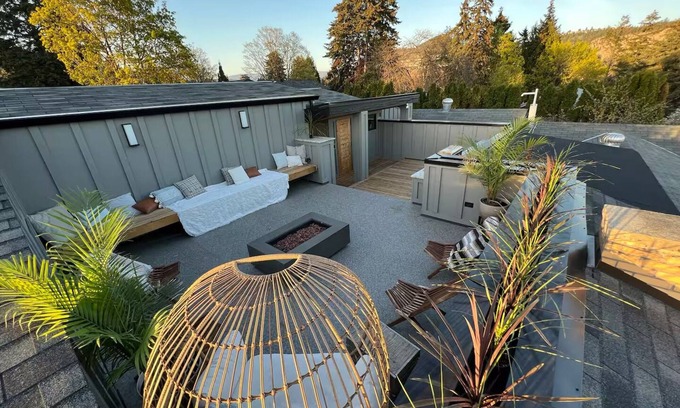 Glenmore House | 3 bdrm suite w/rooftop patio, firetable & sauna + hot tub, cold plunge & more!