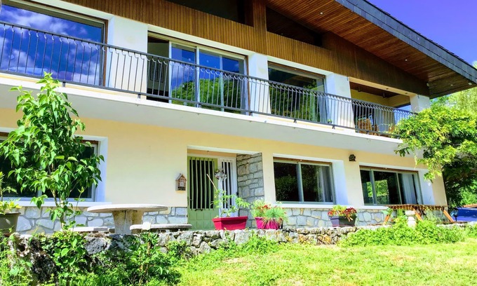 Entre-deux-Guiers Ski Chalet | 3-Bed Apartment in Chalet in Entre-Deux-Guiers