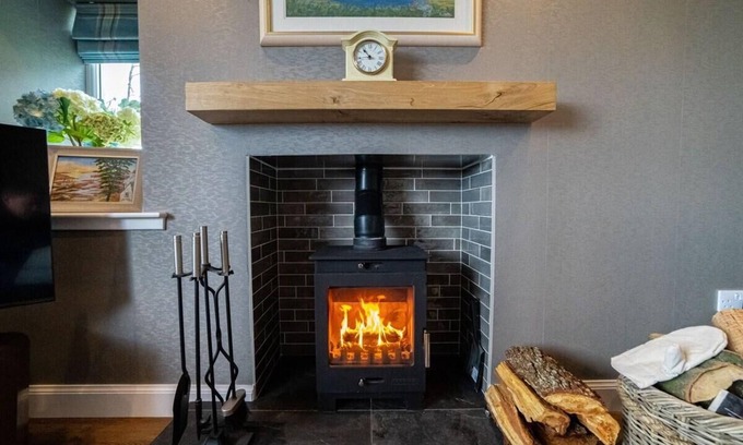 Bankend Cottage | 3 Bed Cottage-Sleeps 6-Garden-Free Parking