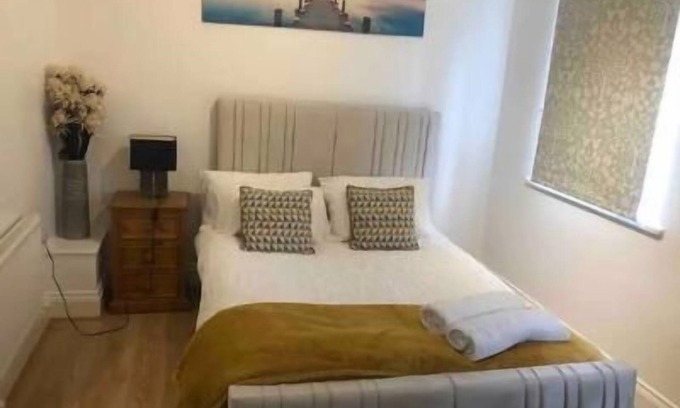 Avonmouth House | 3 Bed House - Sleeps 6 - Garden - Parking