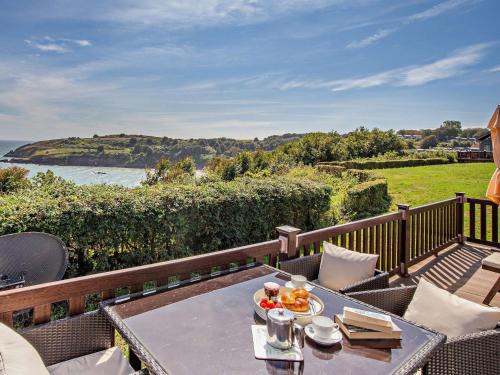 Brixham House | 3 Bed in Brixham BX012