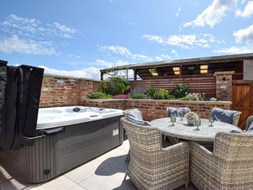 Alne House | 3 Bed in Tollerton 93898