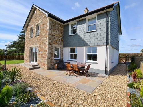 Langdon House | 3 Bed in Yeolmbridge 41848