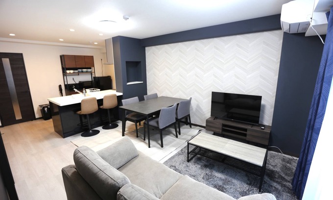 Joto Apartment | 3 bed room max 6 persons! Easy access to Namba and Shinsaibashi! 4 min.