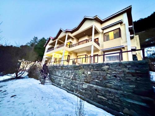 Fagu Hotel | 3 Bed Room Villas The Kufri Mansion I Vacations I Conference I MICE I Family Events I Open Air Terrace I Sky Bonfire I Charvi Retreat by Exotic Stays