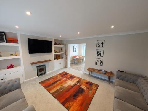 Carlisle House | 3 Bed-Sleeps 5-Garden-Parking-Pets