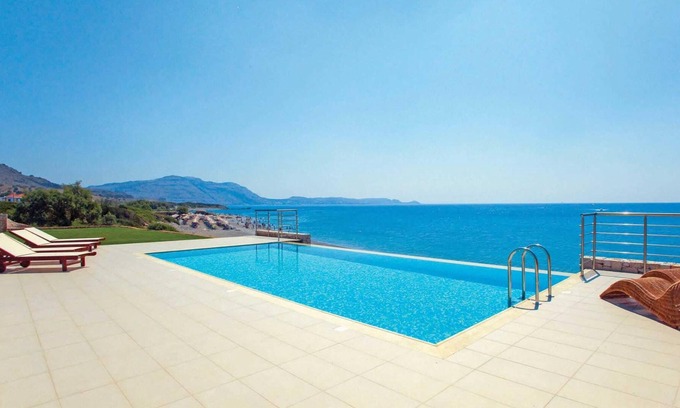 Kiotari Villa | 3 bed villa, stunning beachfront locaton