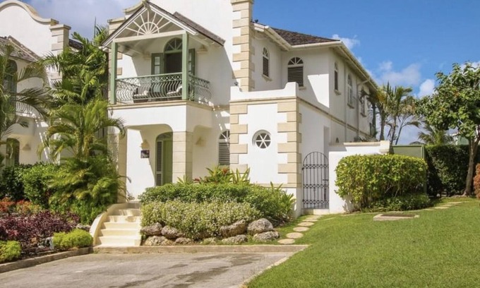 Forest Hills Villa | 3 bed villan3.5 bathroomnAir connWifin3 poolsnGymnTennisnGated communityn