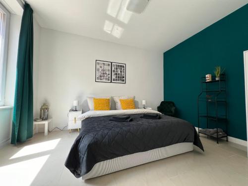 Hauptbahnhof Apartment | 3 Bedroom, 160 qm, Balcony, Center