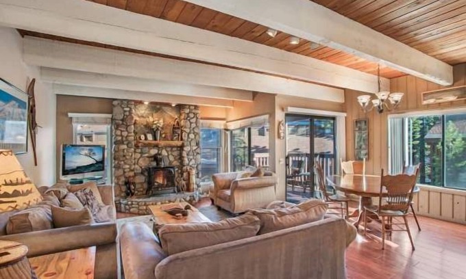 Mammoth Lakes Condo | 3 Bedroom 2 Bath Condo Adjacent to Village with Mountain Charm