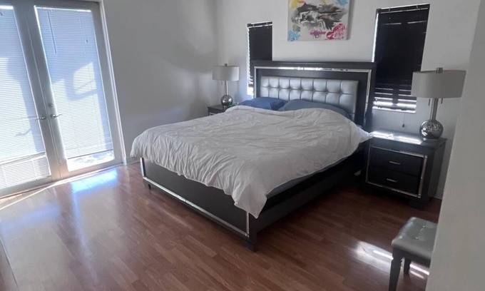 The Roads House | 3 Bedroom 3.5 Bathroom Miami Brickell Breeze Oasis