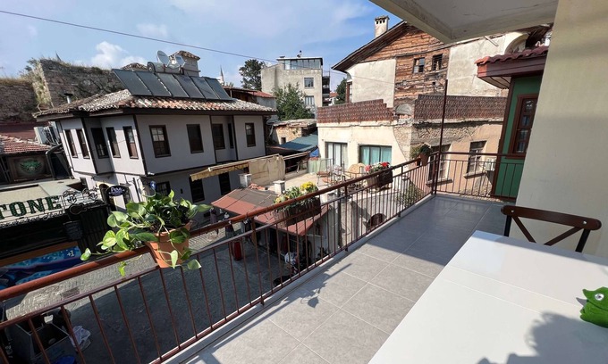 Antalya City Centre Apartment | 3 bedroom 3 bathroom 1 bedroom condo in the heart of the Old City