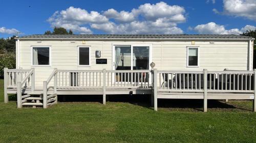 Hopton Ski Chalet | 3 Bedroom, 6 Berth, Dog Friendly, Holiday Home