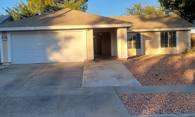 Lancaster House | 3-bedroom 6 queen beds in Lancaster