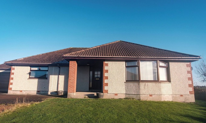 Cromarty Firth Cottage | 3 bedroom accommodation in Invergordon, near All Black Isle