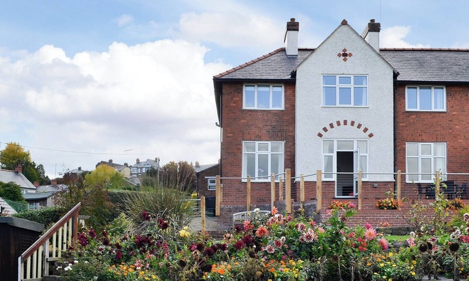 Brymbo Cottage | 3 bedroom accommodation in Brymbo, near Wrexham