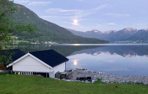 Fraena House | 3 Bedroom Amazing Home In Elnesvågen