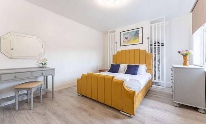 Coventry Apartment | 3 bedroom Apartment for 6 Guests with Free Parking