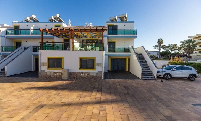 Manta Rota Apartment | 3 bedroom apartment in condominium with pool and WIFI by AlgarveManta (3T3)