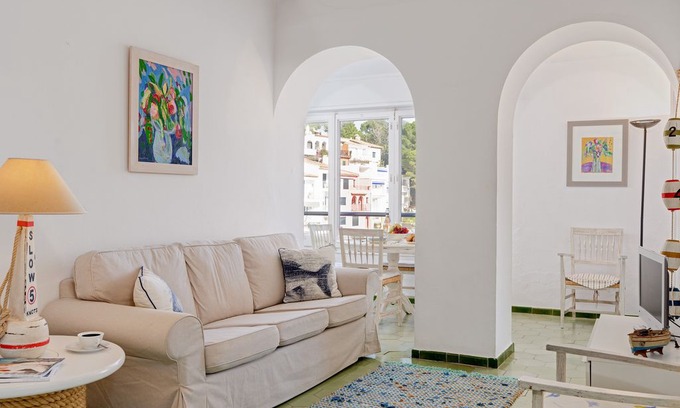 Sa Tuna Apartment | 3 bedroom Apartment, sleeps 6 in Begur with WiFi