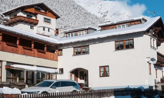 Grins Apartment | 3 bedroom Apartment, sleeps 5 in Grins