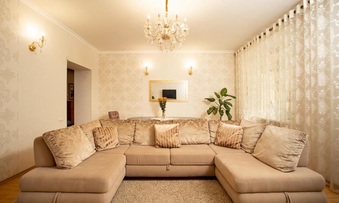 Mykolaiv Apartment | 3 bedroom apartment town center
