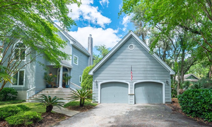 Vanderhorst Plantation House | 3 Bedroom Beach House behind Vanderhorst Gate