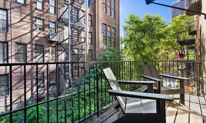 Gold Coast Condo | 3-bedroom condo in cool Chicago with WiFi, AC