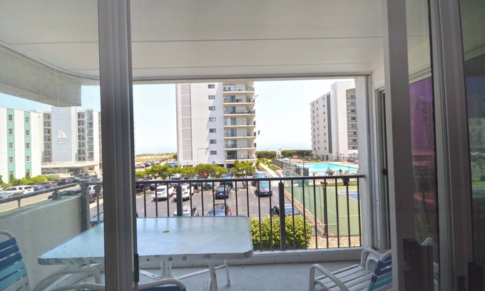 Montego Bay Condo | 3 Bedroom condo located on desirable north end with outdoor pool and view of the beach
