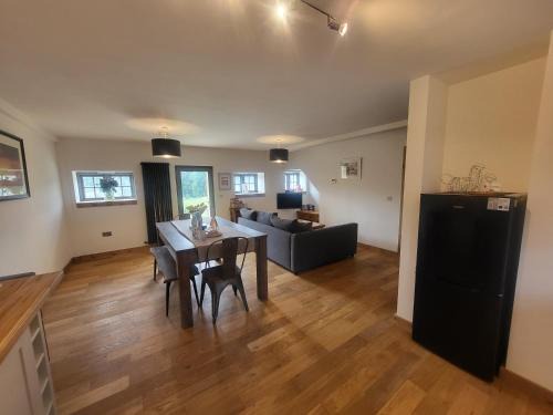 Honiton House | 3 Bedroom Cottage - Hot Tub