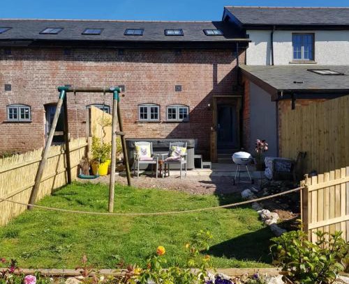 Honiton House | 3 Bedroom Cottage - Hot Tub Garden Parking