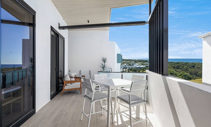 Bokarina Apartment | 3 Bedroom Deluxe with partial ocean view