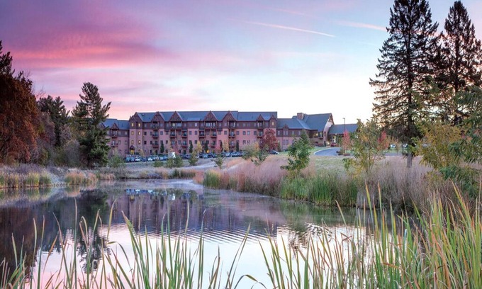 Lake Delton Condo | 3 Bedroom Deluxe, Wisconsin Dells, Glacier Canyon Lodge!