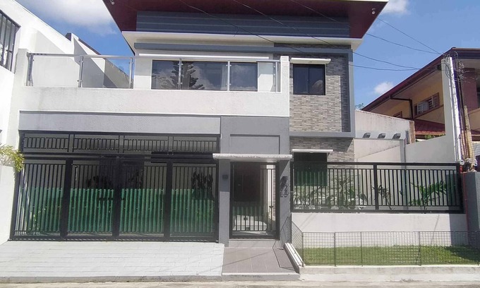 Las Pinas House | 3 Bedroom Exclusive Gated Home in Manila