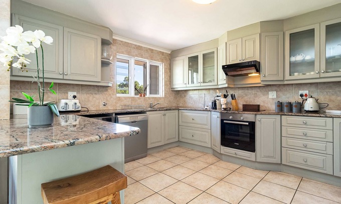 Hout Bay Apartment | 3 Bedroom Family Apartment Beach Club - Houtbay