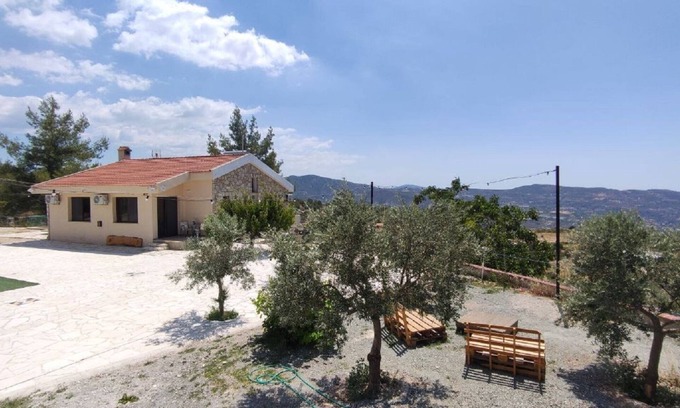 Silikou House | 3 bedroom Guest House, just a few minute to drive to the Troodos Mountains.