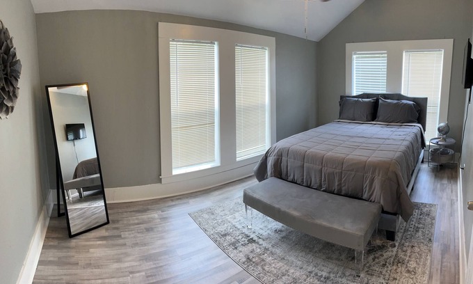 Bacliff House | 3 bedroom home 7 minutes from Kemah Boardwalk.