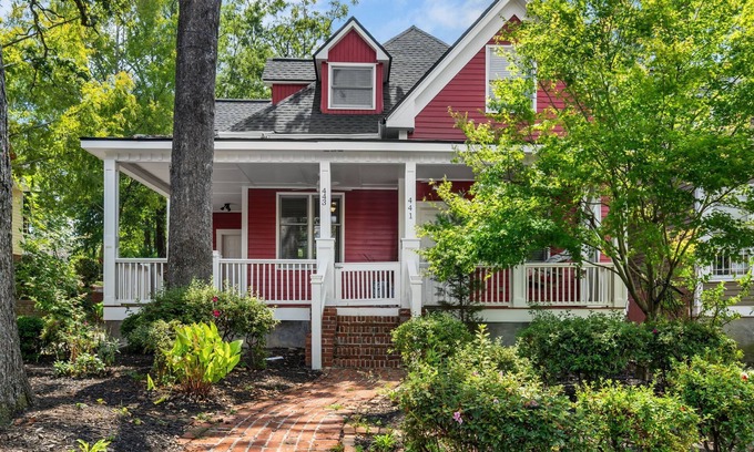 East Side House | 3-bedroom home in Grant Park with King Bed