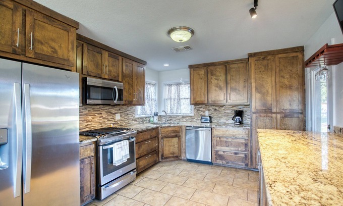 Midland House | 3-bedroom home in Old Midland/Downtown Area w/ spacious backyard and fireplace