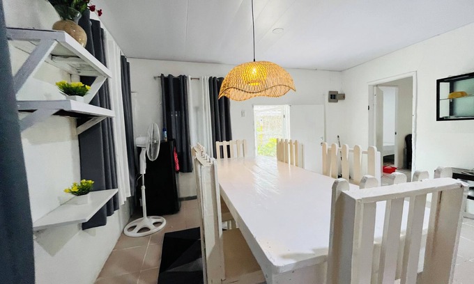 Catangnan House | 3-bedroom house 5 mins. walk to the beach w/600mbps wifi