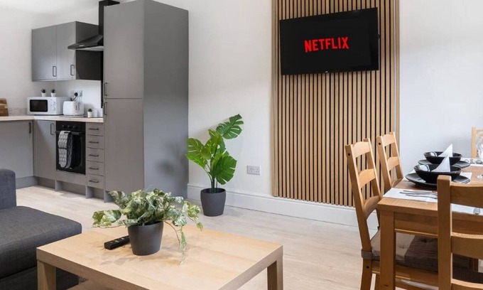 Newcastle-upon-Tyne House | 3 Bedroom House-Free Parking