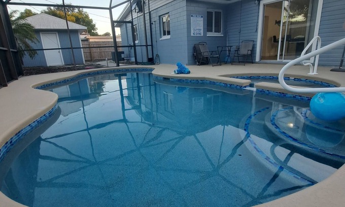 Beulah Manor House | 3-bedroom house in wonderful South Daytona with pool