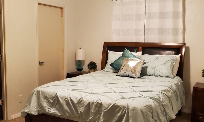 Polvadera House | 3-bedroom house in brilliant Socorro with WiFi, refrigerated air