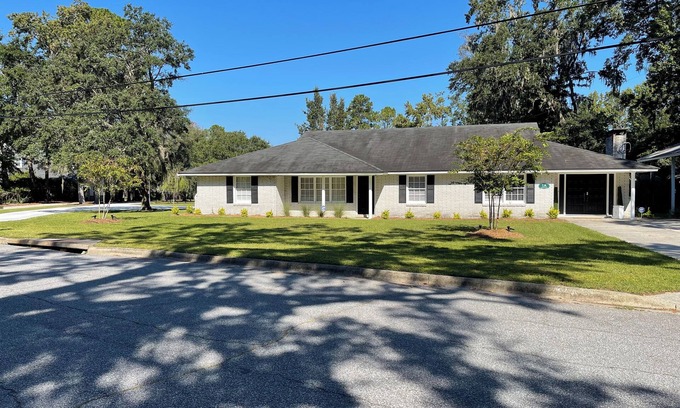 Isle of Hope Historic District House | 3-bedroom house in charming Savannah with AC