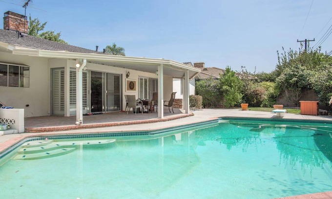 Arcadia House | 3-bedroom house in charming Arcadia with pool