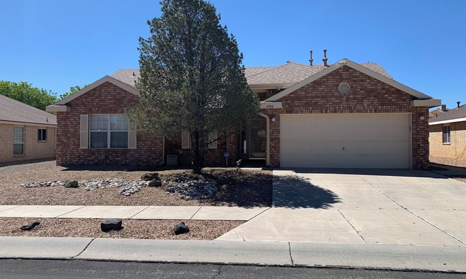 Ventana Ranch House | 3-bedroom house in superb Albuquerque with WiFi, AC